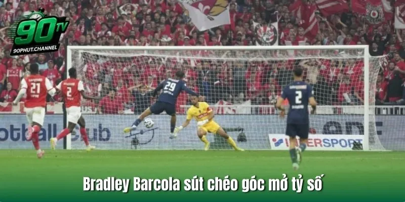 Bradley Barcola sút chéo góc mở tỷ số